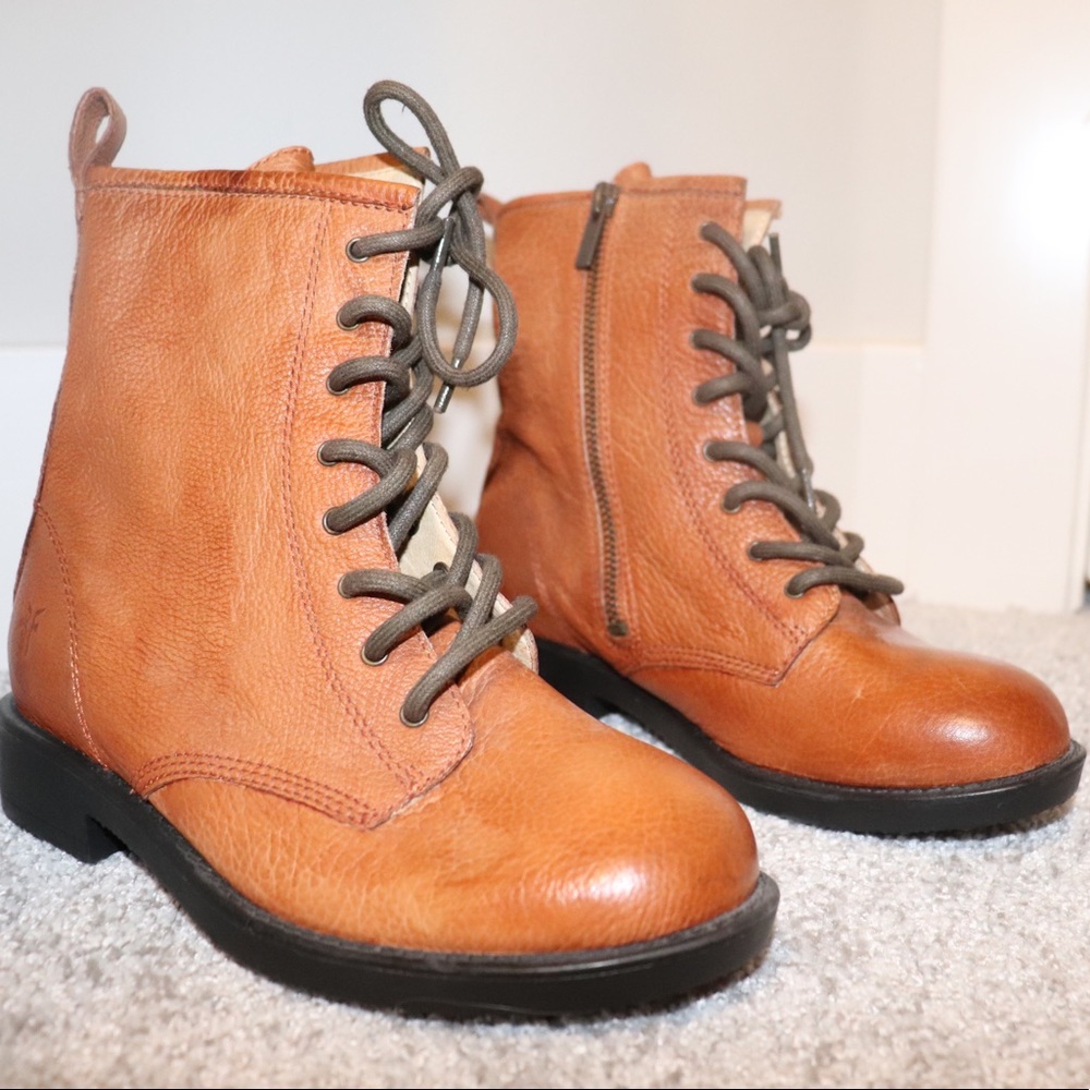 NWT Frye leather combat boots